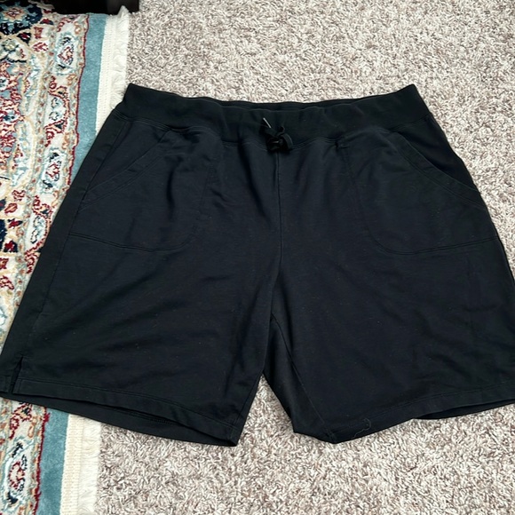 Workout shorts - Picture 1 of 3
